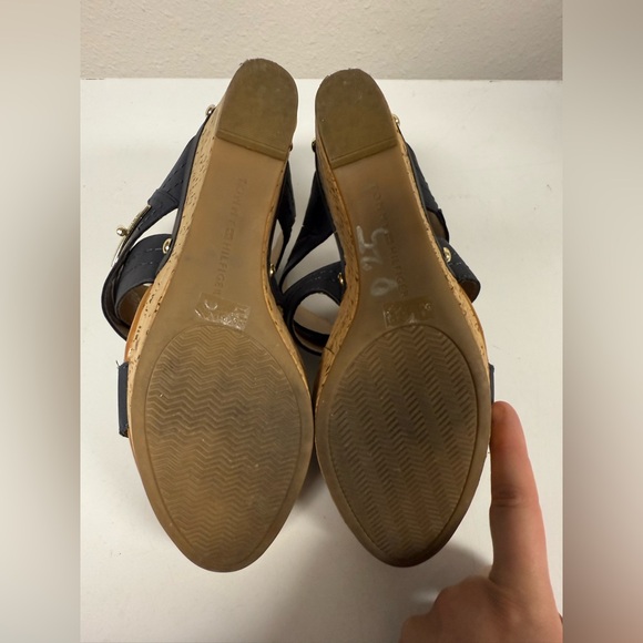 Tommy Hilfiger Mili 2 Wedge Sandal Blue Navy Strap Gold Heel Women 8.5 M - Picture 8 of 9